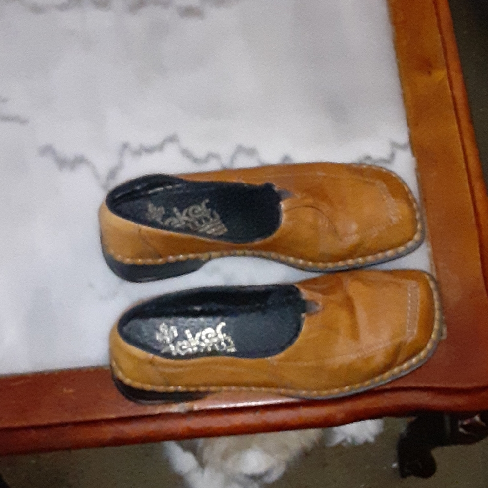 Rieker Antistress SZ 37 like new bead edging  tan